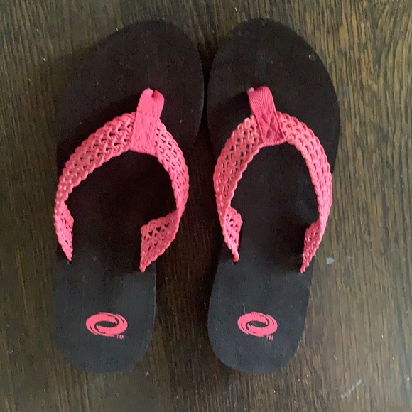 outrageous Shoes - Outrageous super cute flip sandals